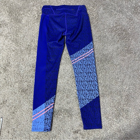 Athleta Asym Sonar Camo 7/8 Leggings XS - Picture 5 of 9